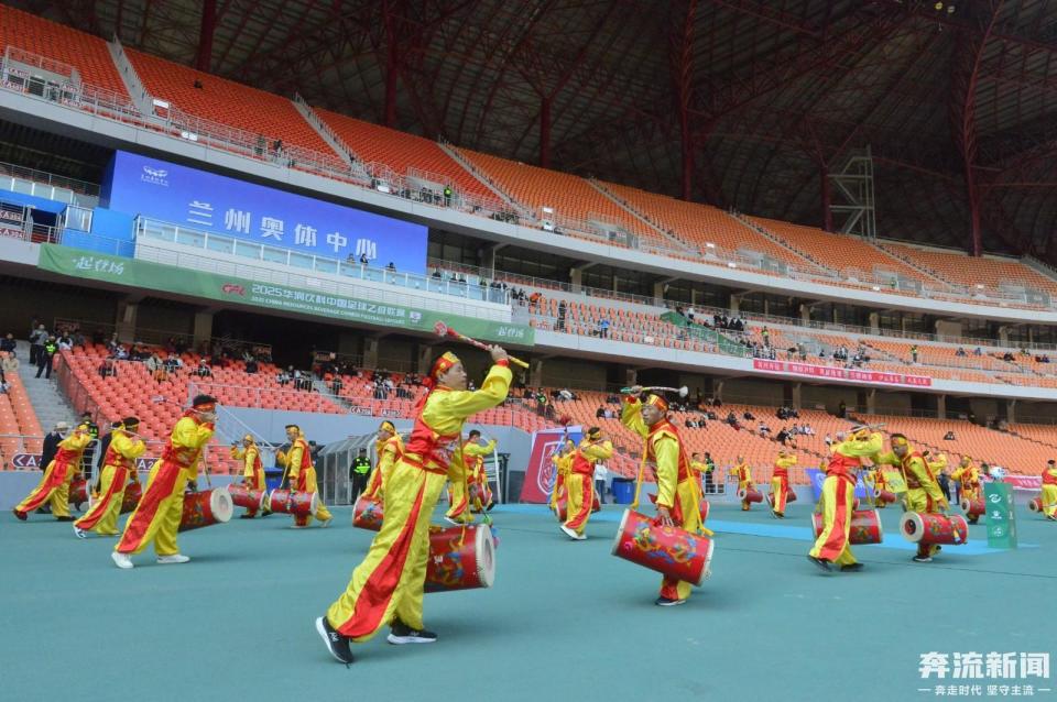 迈着坚定有 迈着坚定有